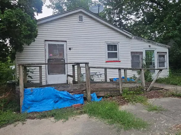 483 S 4th St, Sheldon, IL 60966