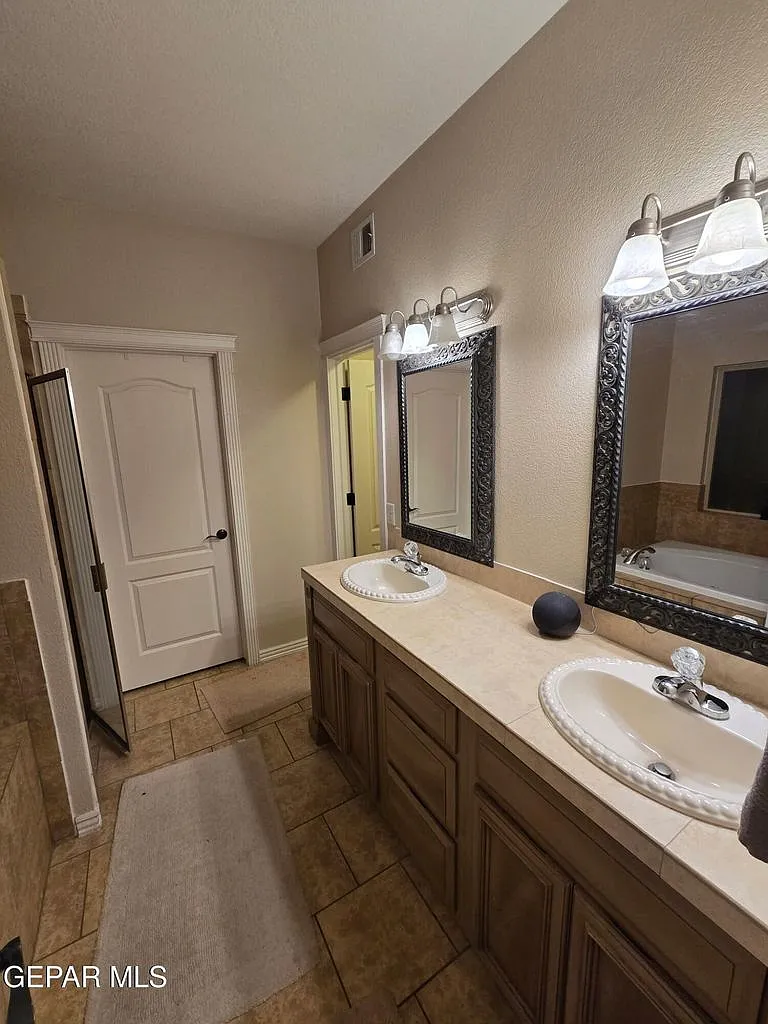 3 bed, 1667 sqft, $2,000 — Photo 4
