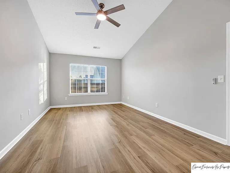 94 Currant Ln — Photo 15