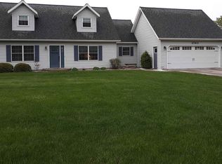 2763 E Center Dr, Bluffton, IN 46714