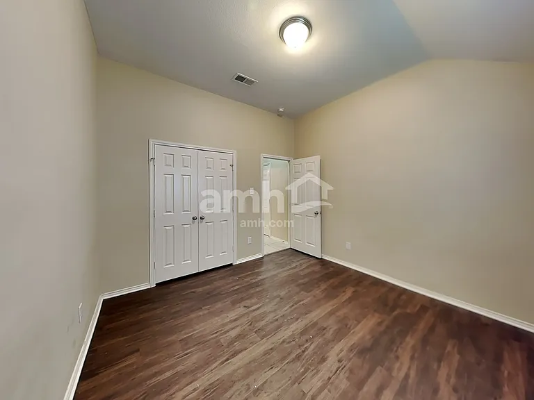 2113 Breezeway Ln — Photo 15