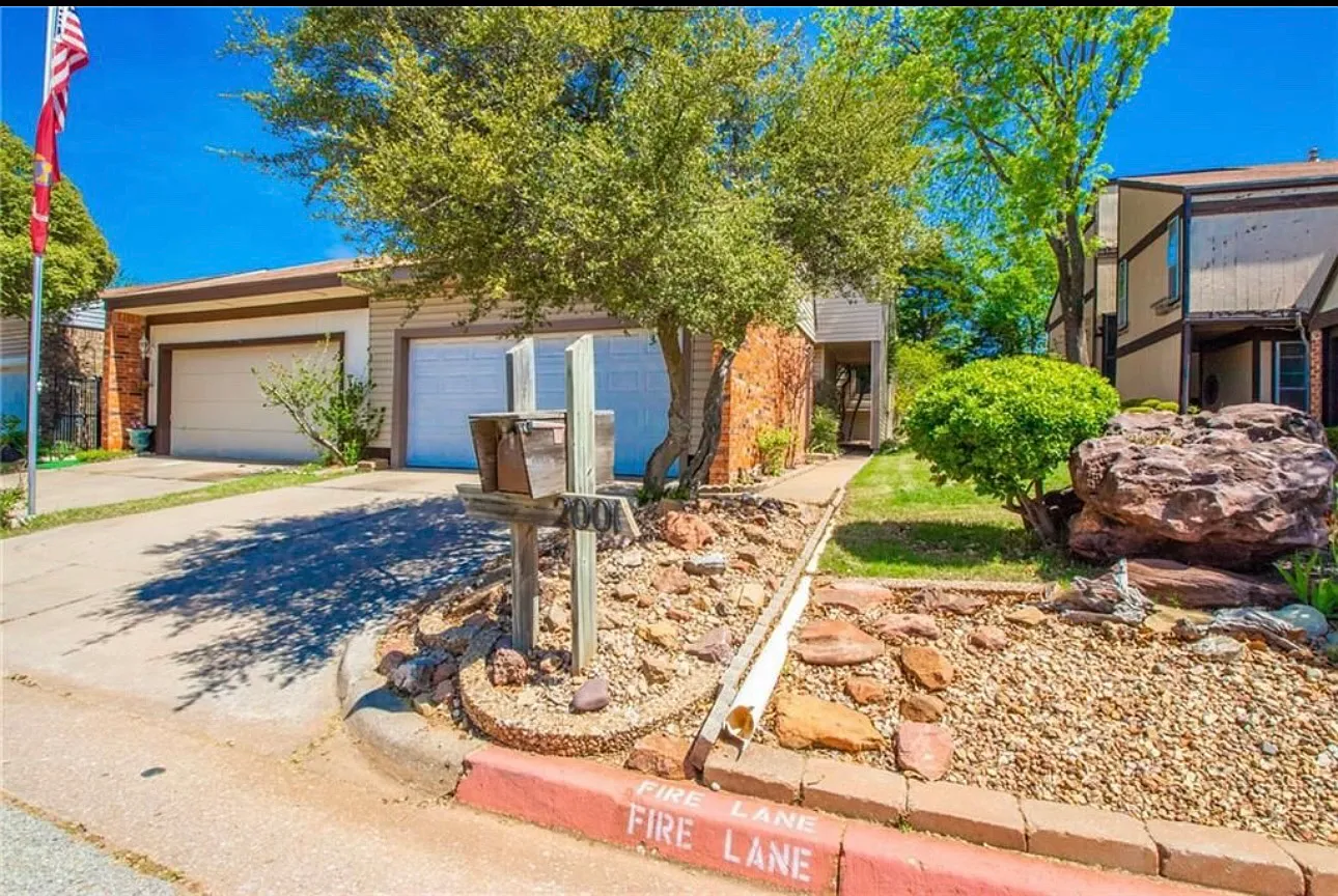 3 bed, 1973 sqft, $1,650 — Photo 1