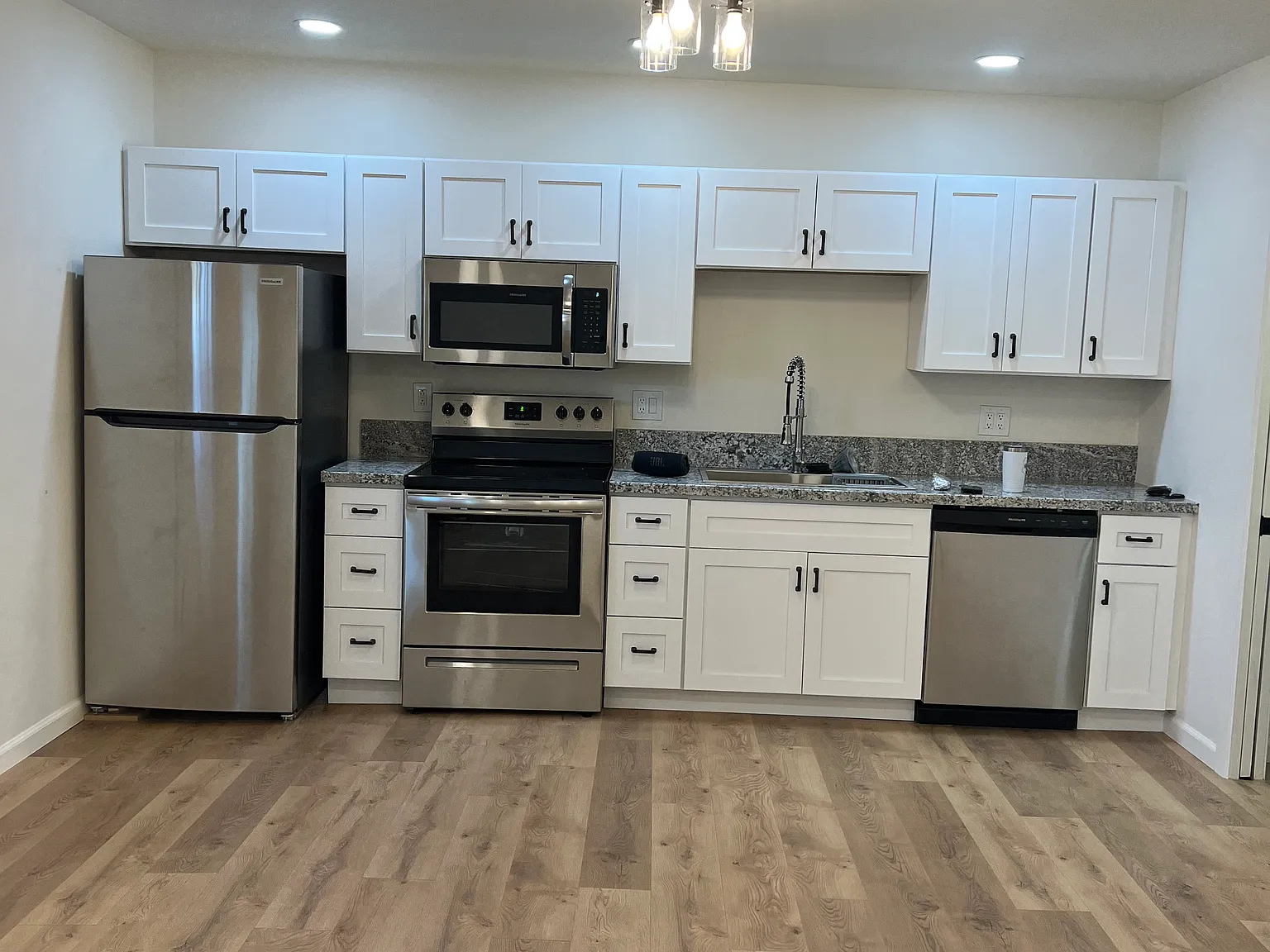 1 bed, 750 sqft, $1,175 — Photo 3