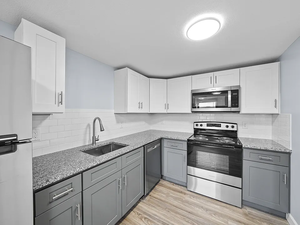 1735 Merriman Rd #101