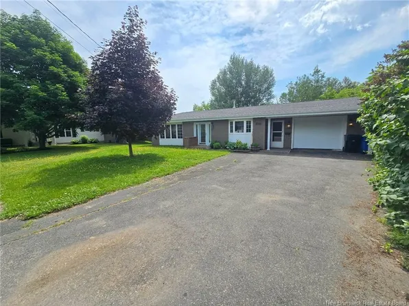 735 Assumption Ct, Bathurst, NB E2A 2V6