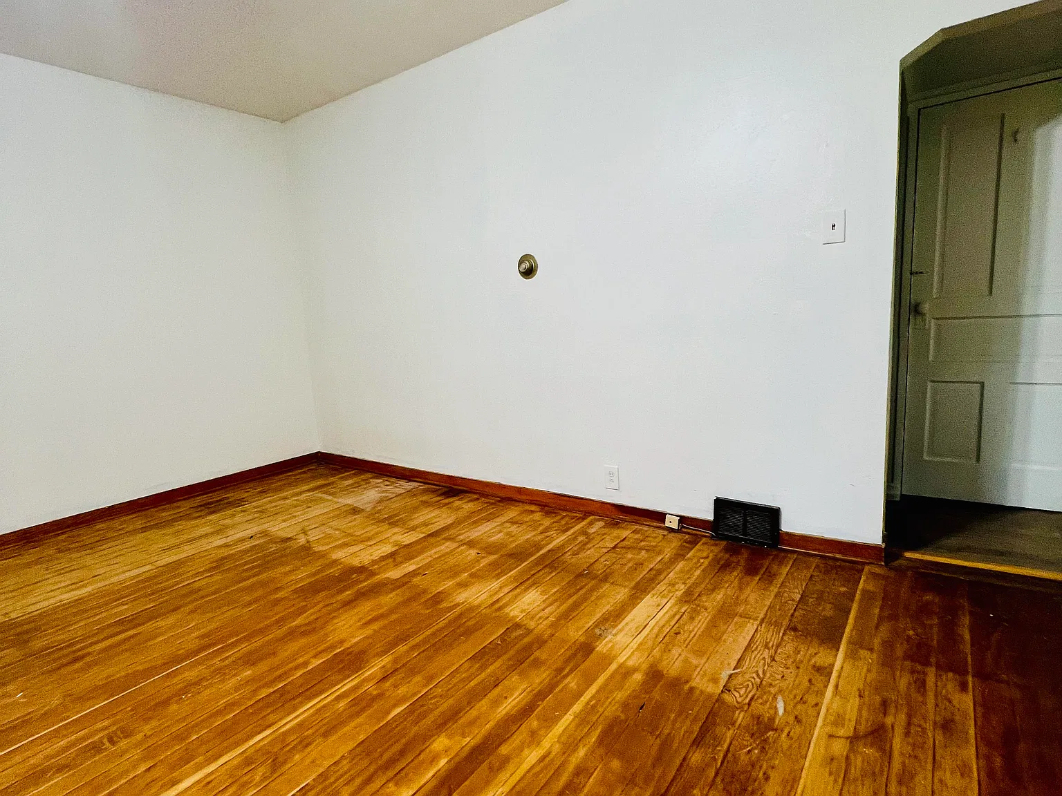 2 bed, $1,300 — Photo 1