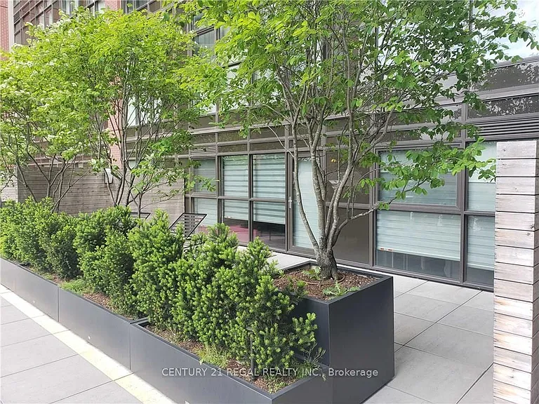 112 King St E #414 — Photo 14