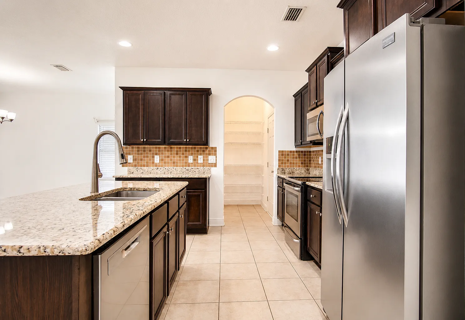 4 bed, 2.5 bath, 2332 sqft, $2,750 — Photo 4