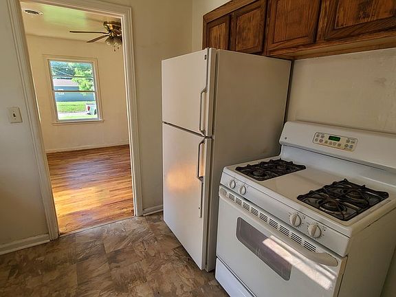 5th image of 324 W 17th St