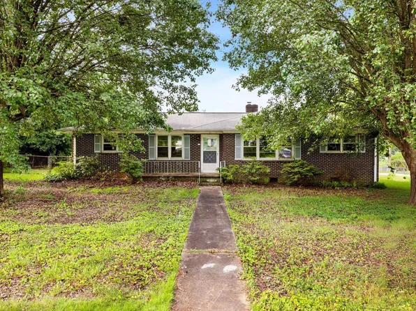 11 Picadilly St, Taylors, SC 29687
