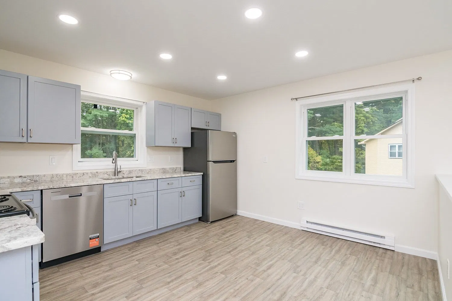 2 bed, 1.5 bath, 1176 sqft, $1,600 — Photo 3
