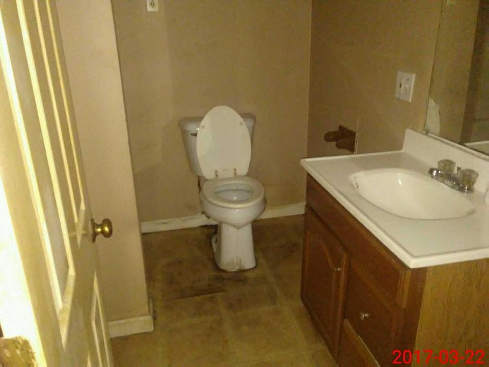 2nd image of 404 Short St