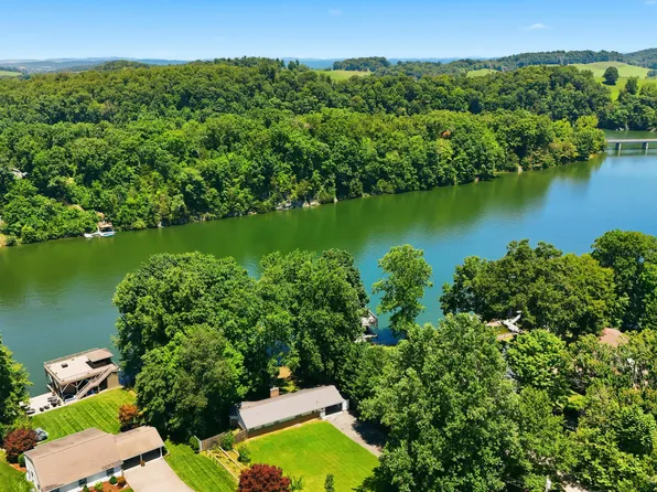 476 Baywood Dr, Piney Flats, TN 37686