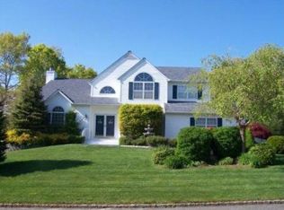 14 Scott Ln, Manorville, NY 11949