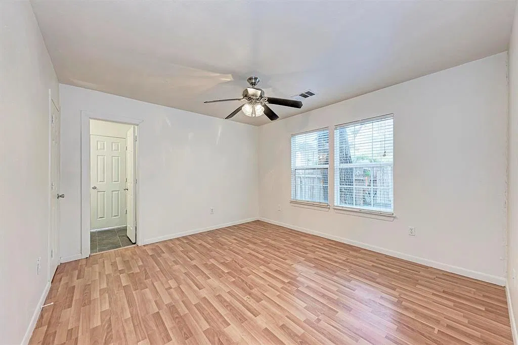 6 bed, 2400 sqft, $6,000 — Photo 4