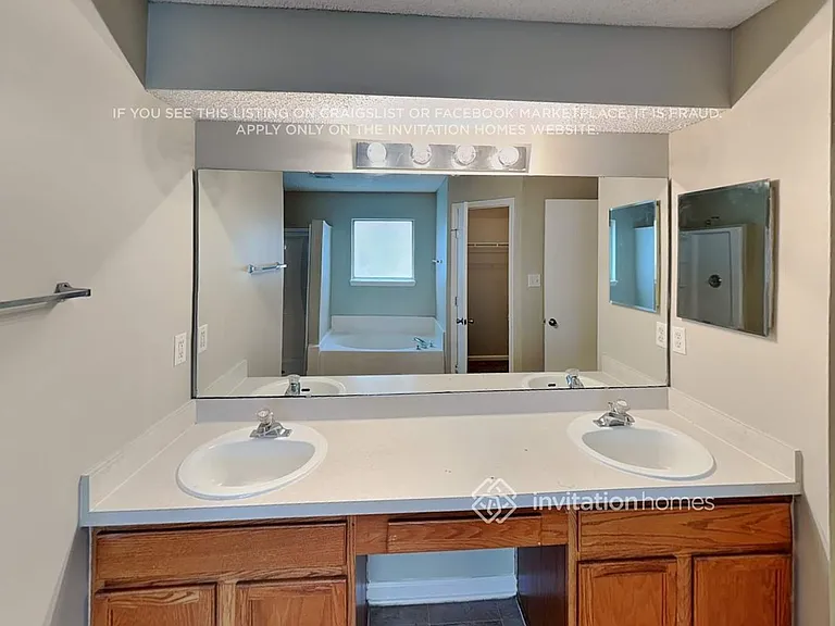13581 Ashford Wood Ct E — Photo 20