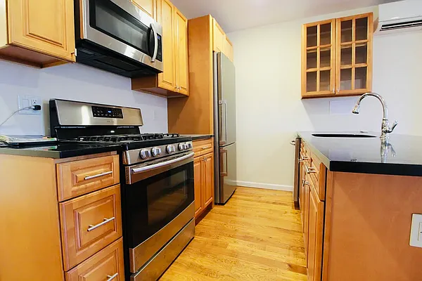 Rented by New York Realty Minimax Inc | media 2