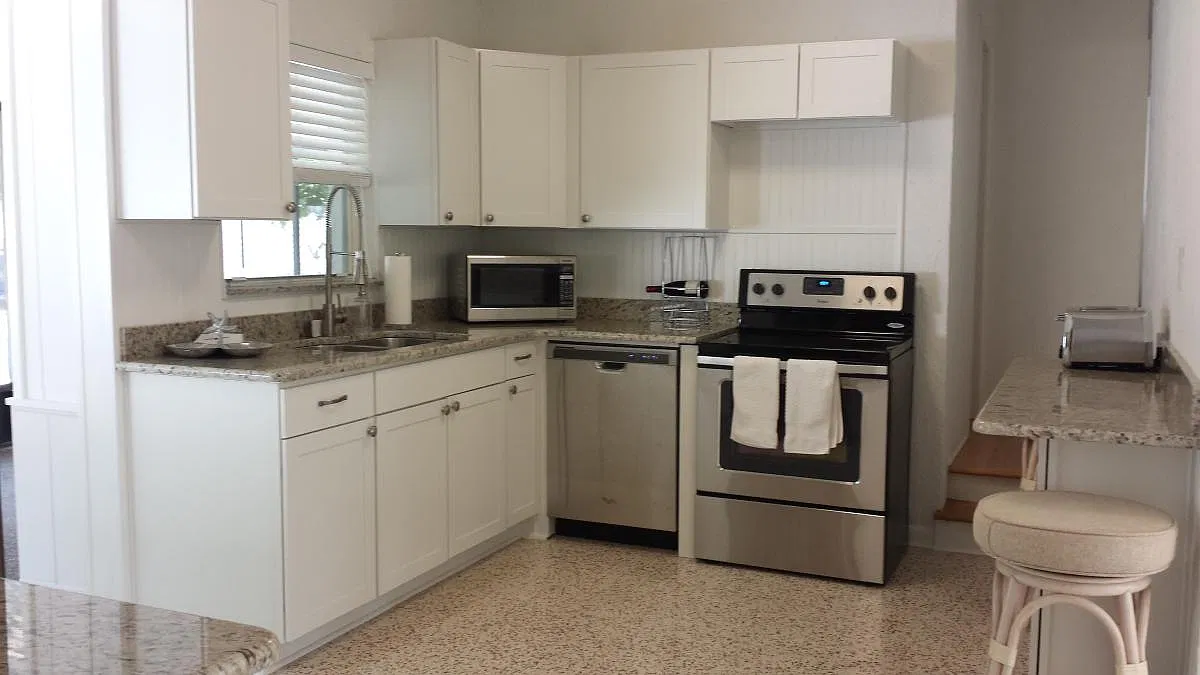 2510 E Vina Del Mar Boulevard — Photo 4