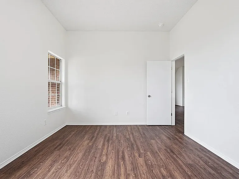 725 Parkford Ln — Photo 23