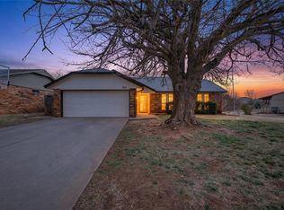 827 Lancaster Dr, Yukon, OK 73099