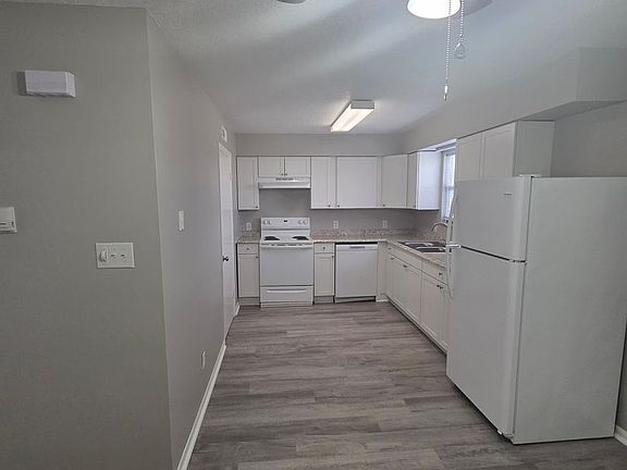 3rd image of 3603 Kelly Cir APT C