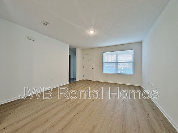 4th image of 1525 Francis St