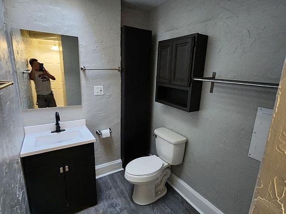 2nd image of 1014 W 27th St