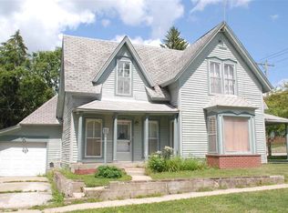 107 E Clark St, Fayette, IA 52142