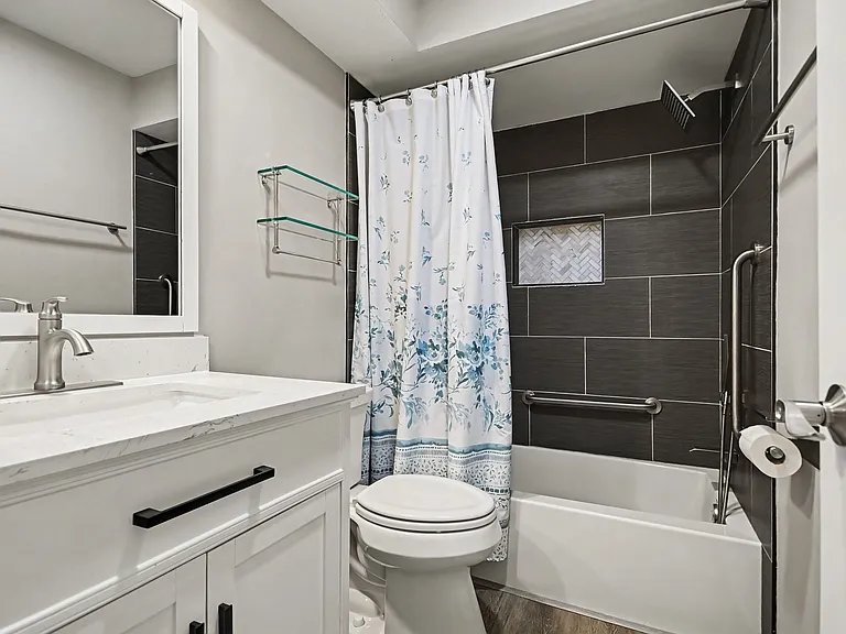 5195 Castaway Ln — Photo 16