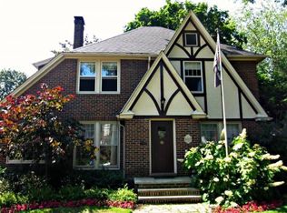 21117 Lake Rd, Rocky River, OH 44116