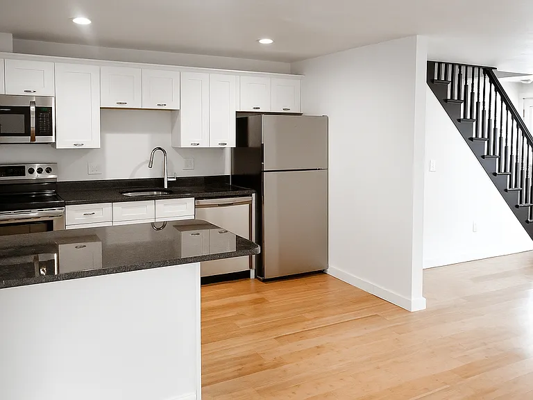 554 Main St #3 — Photo 8
