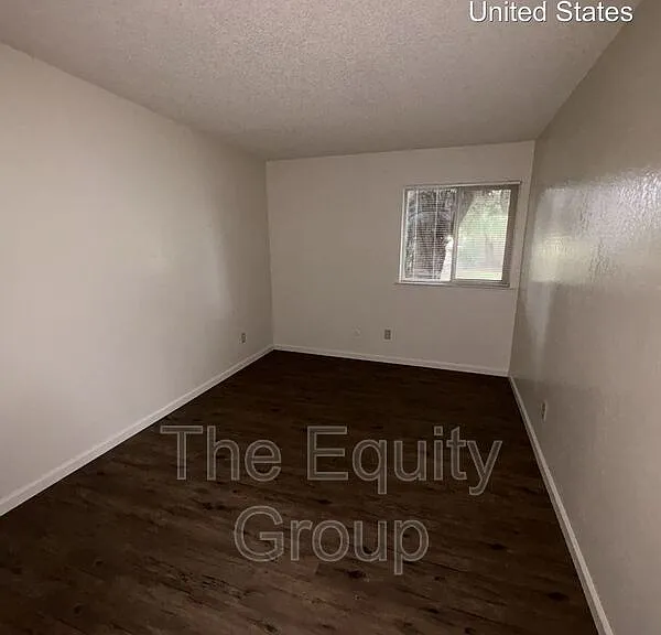 1400 W Elowin Ave — Photo 14