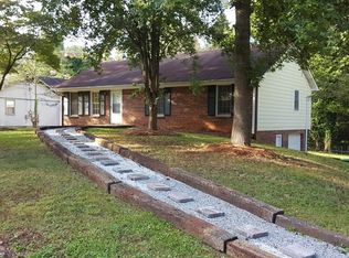 7480 Pine Trails Rd, Pfafftown, NC 27040