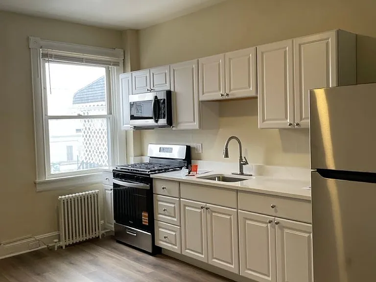 719 N Milton Ave — Photo 3