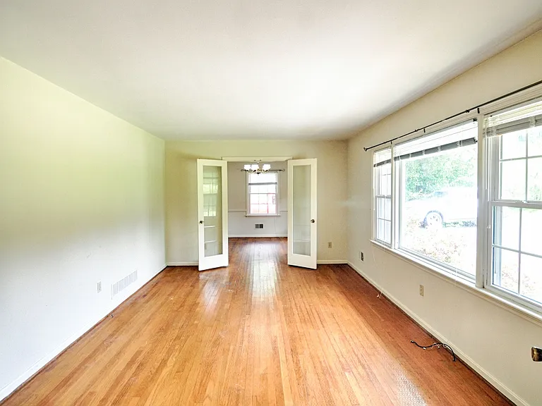 1526 Smith Level Rd — Photo 6