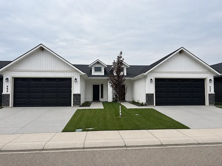 985 Frank Henry Rd — Photo 14