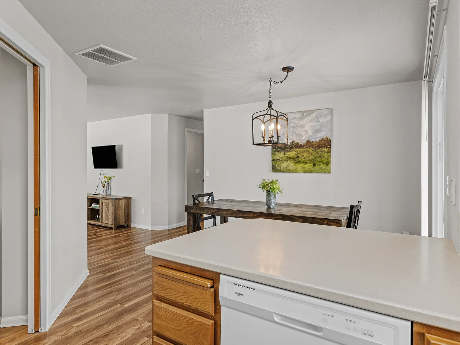 3 bed, 1215 sqft, $6,500 — Photo 3