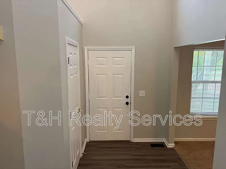 6609 Smithfield Dr — Photo 3