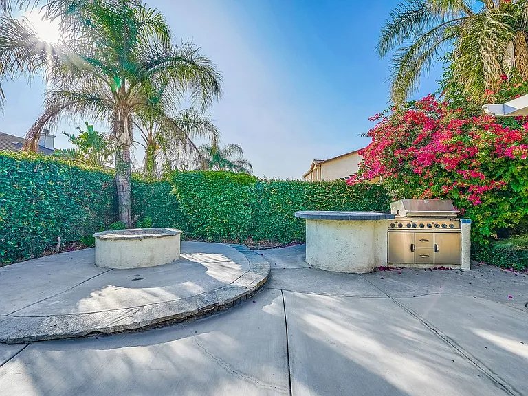 15211 Holiday Dr — Photo 29