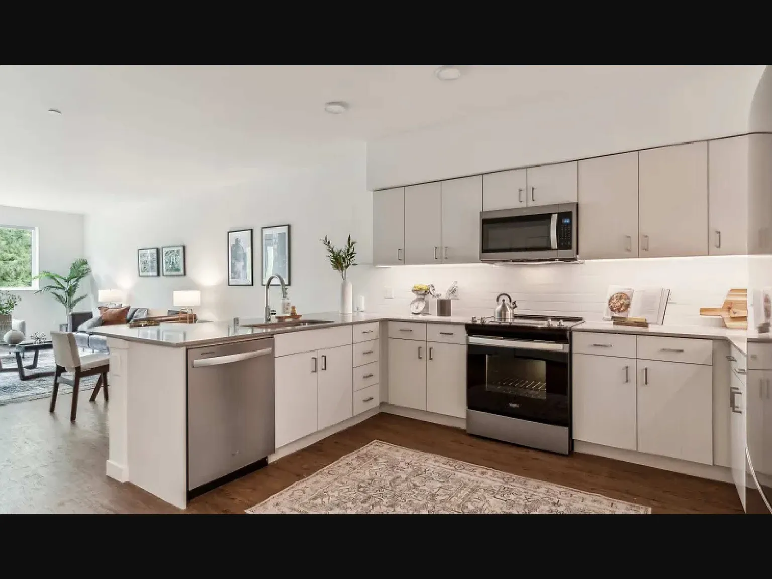 Traxx Apartments — Photo 1