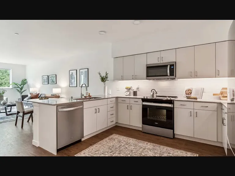 Traxx Apartments — Photo 1