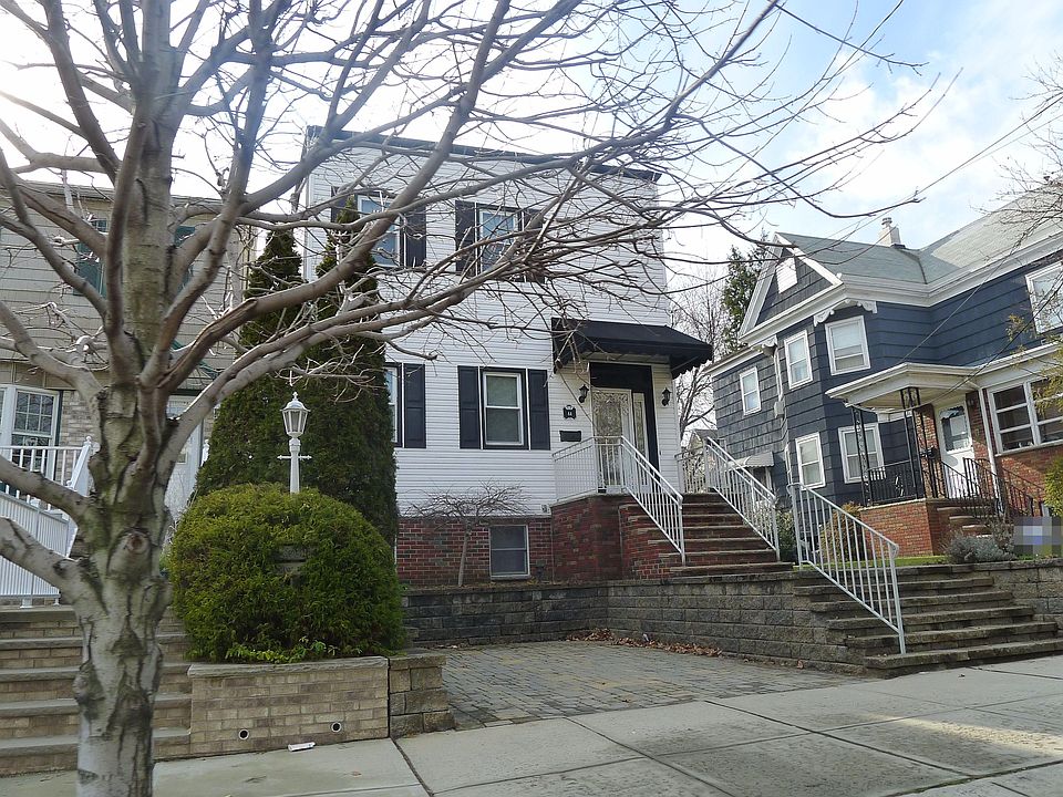 2nd image of 44 W 44th St