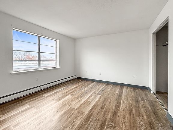 3rd image of 221 Laurel St #403