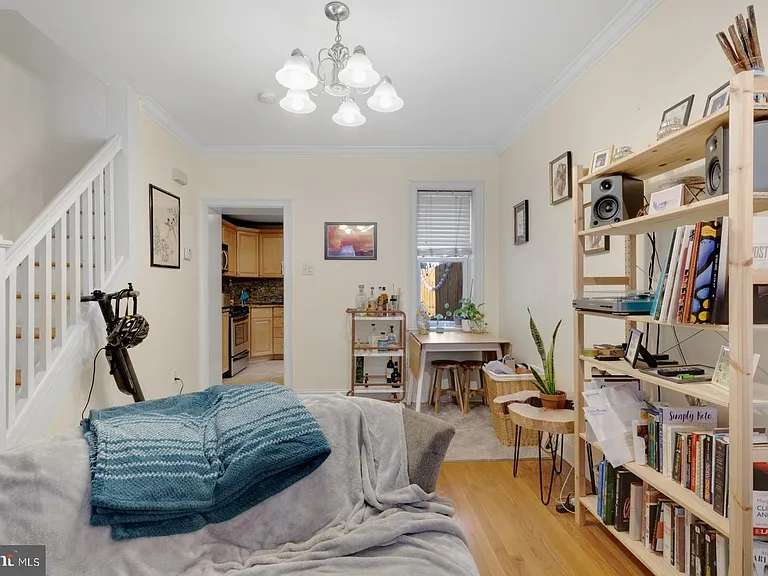 824 N Judson St — Photo 4