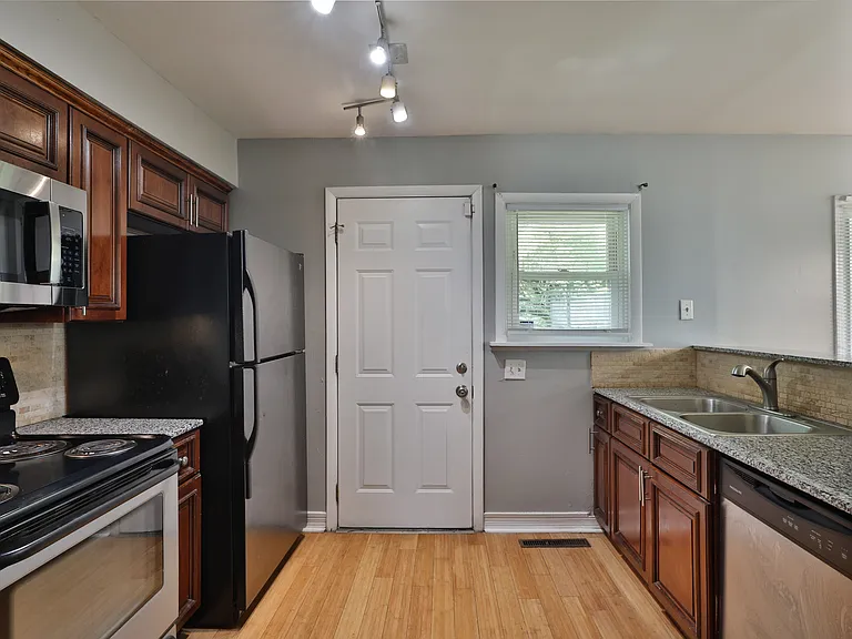 2353 Hanna Dr — Photo 9
