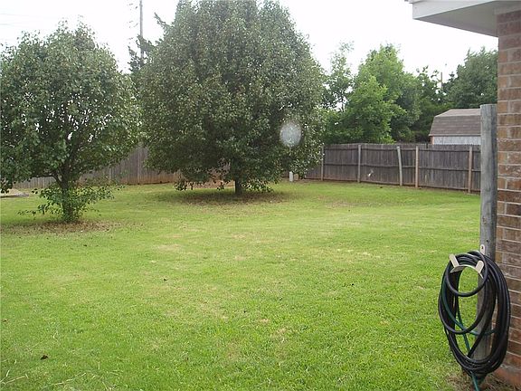 2nd image of 212 SW 132nd St