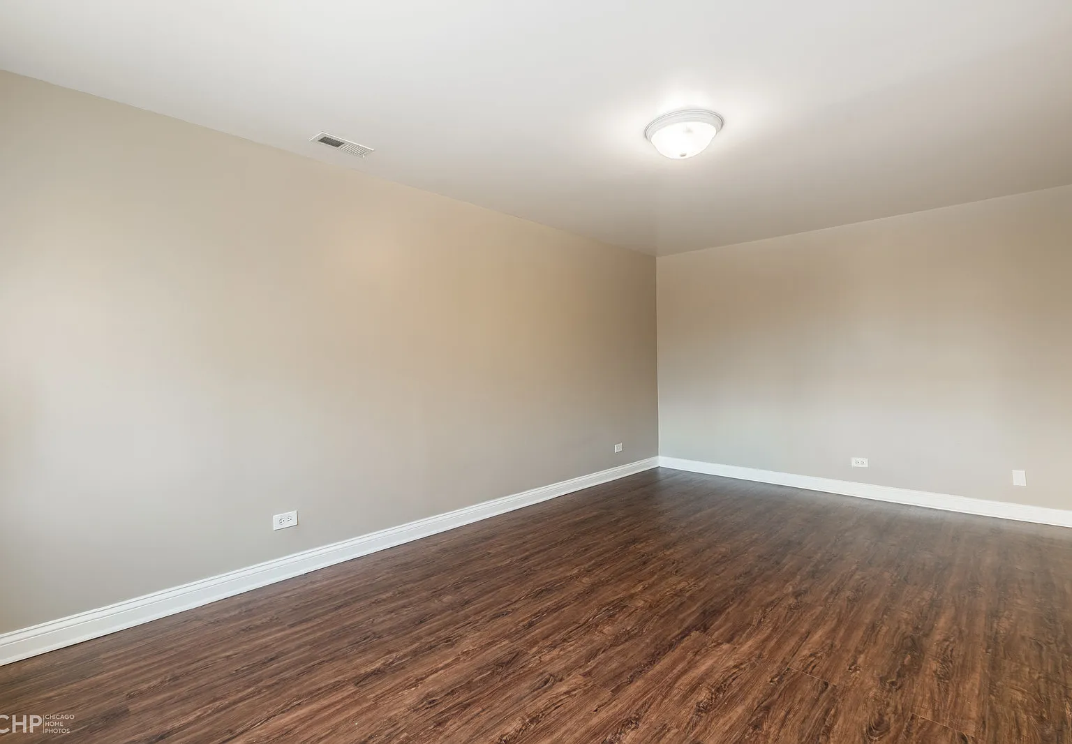 2 bed, 875 sqft, $1,325 — Photo 3