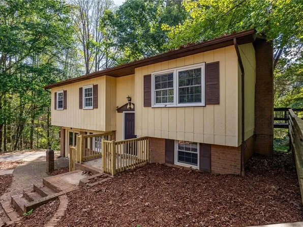 8401 Stanwix Dr, Tobaccoville, NC 27050