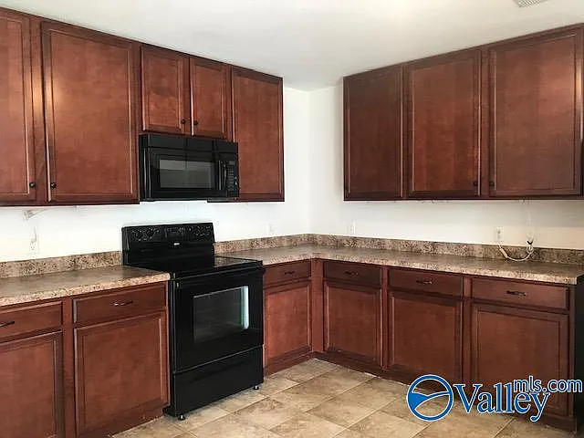 3 bed, 2.5 bath, 2650 sqft, $1,850 — Photo 3