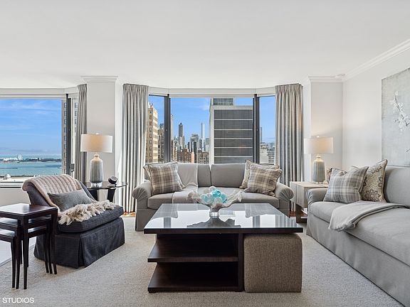 5th image of 1555 N Astor St APT 23SE